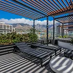 City Hub- Cticc, Patio, Rooftop Pool!