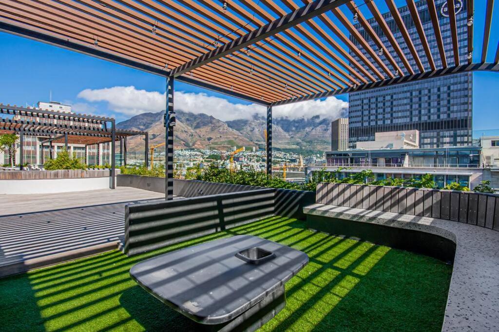 Hub- Cticc, Patio, Rooftop Pool! Apartment Cape Town