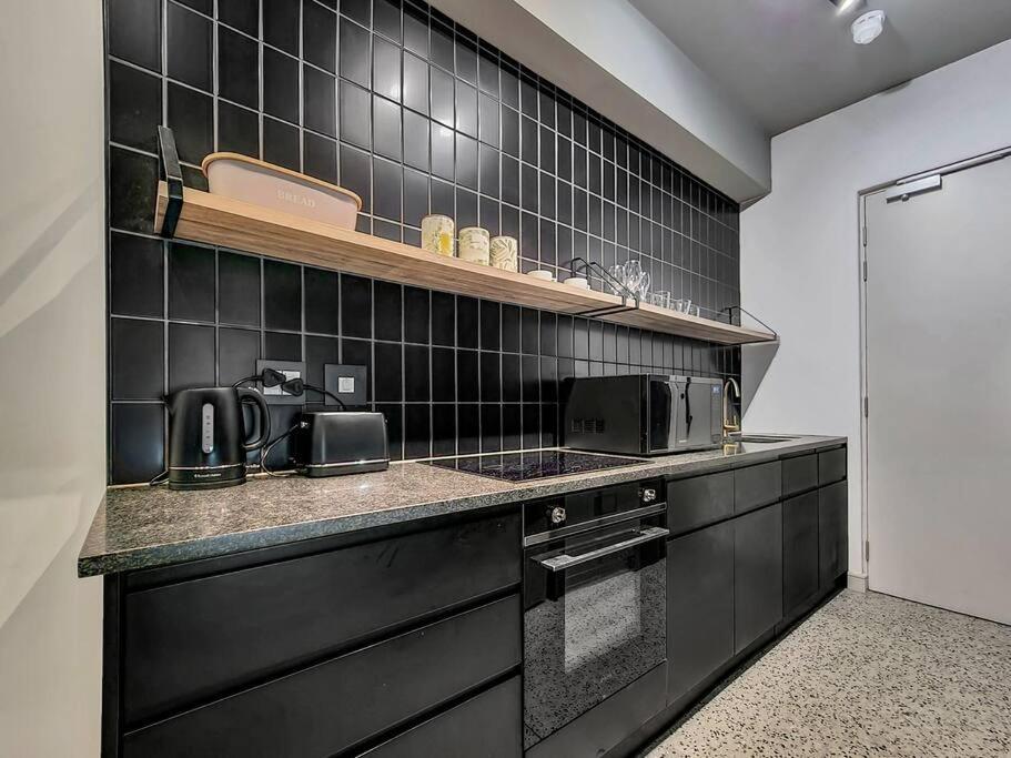 Apartment Hub- Cticc, Patio, Rooftop Pool! *