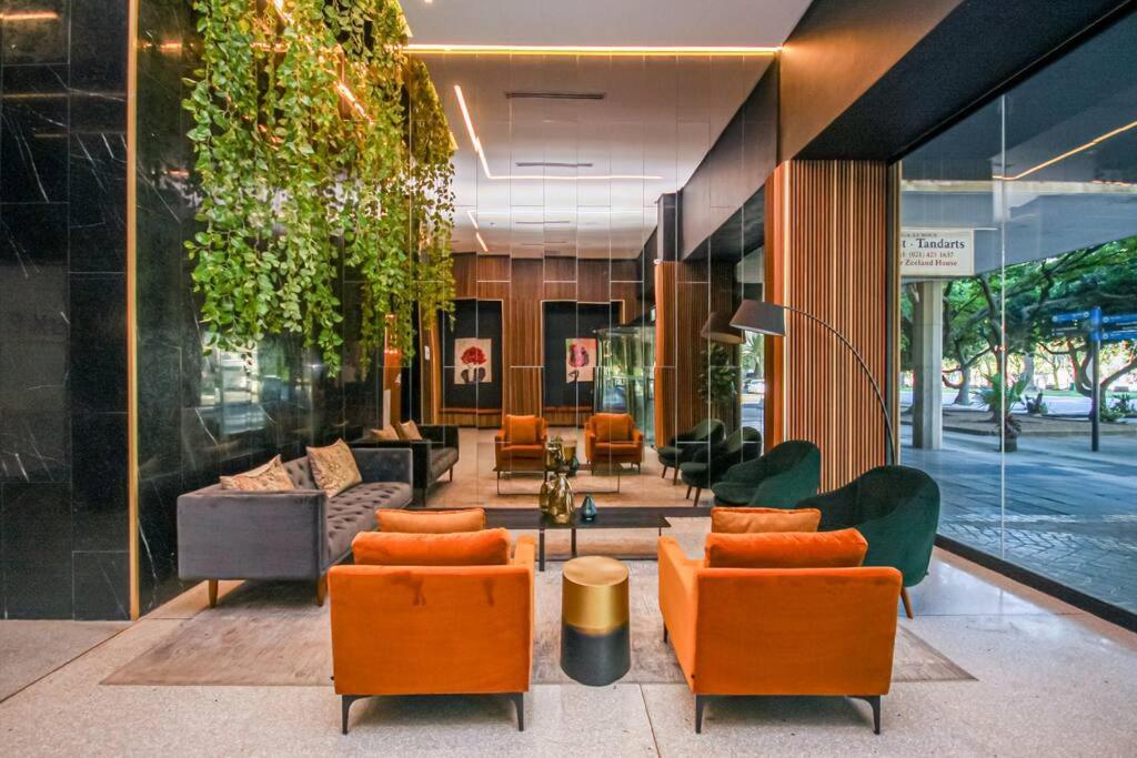 Hub- Cticc, Patio, Rooftop Pool! Apartment