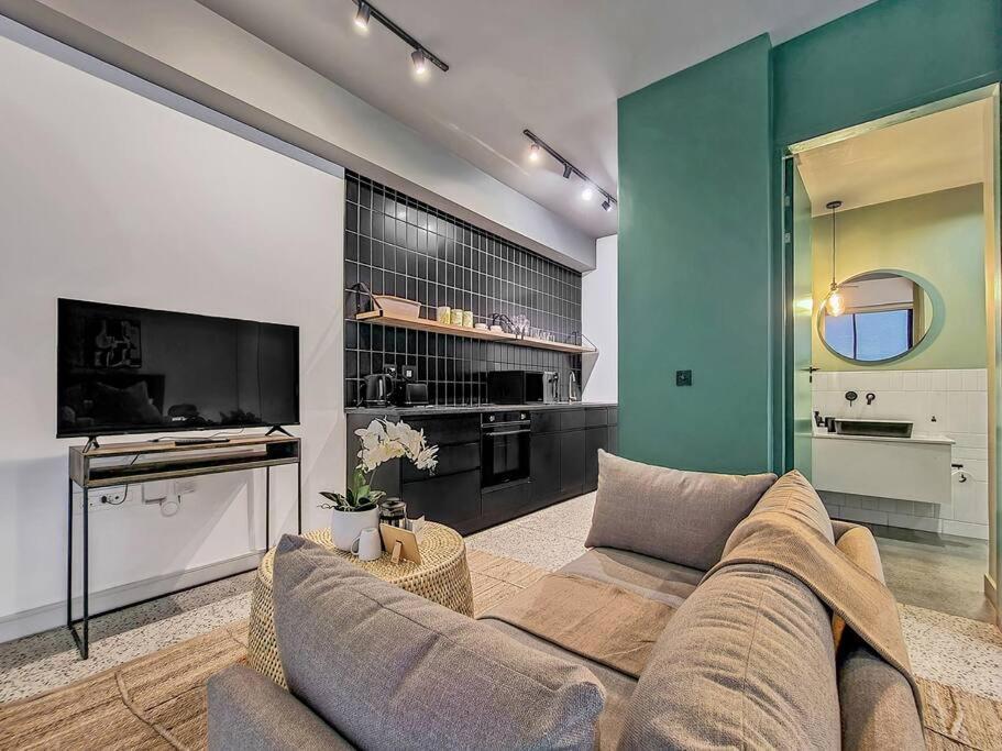 Hub- Cticc, Patio, Rooftop Pool! Apartment *